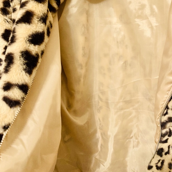 COME UP FASHIONISTA: Almost Famous faux fur cheetah print crop jacket. Medium. - Picture 6 of 6